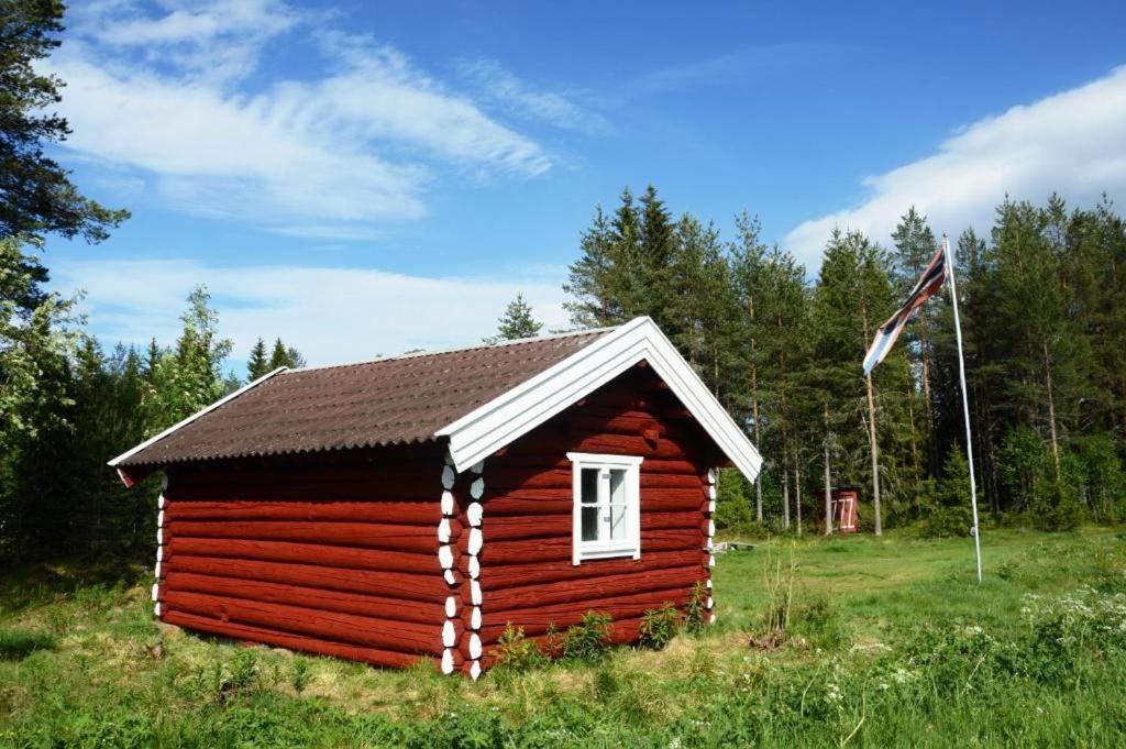 Hytte Anno 1721 Uten Internett, Strom, Vann - Men Med Rodmalt Utedo Ljørdal Exteriér fotografie